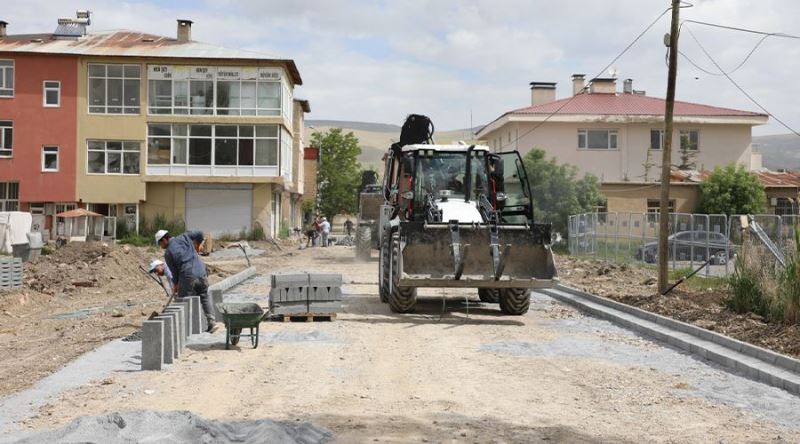 Gürpınar Belediyesi 7 sokağı baştan sona yeniliyor