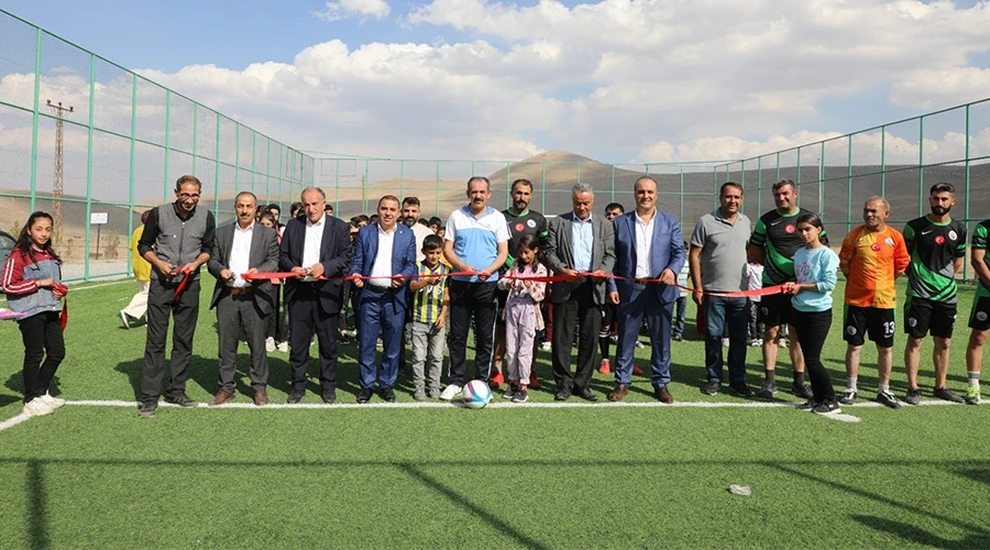 Gürpınar Belediyesi Işıkpınar Mahallesi semt sahasının açılışını yaptı