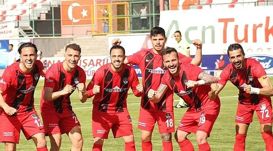 Son Hafta Şampiyonluk İçin Nefesler Tutuldu: Vanspor ve Erokspor Kıyasıya Yarışta! 