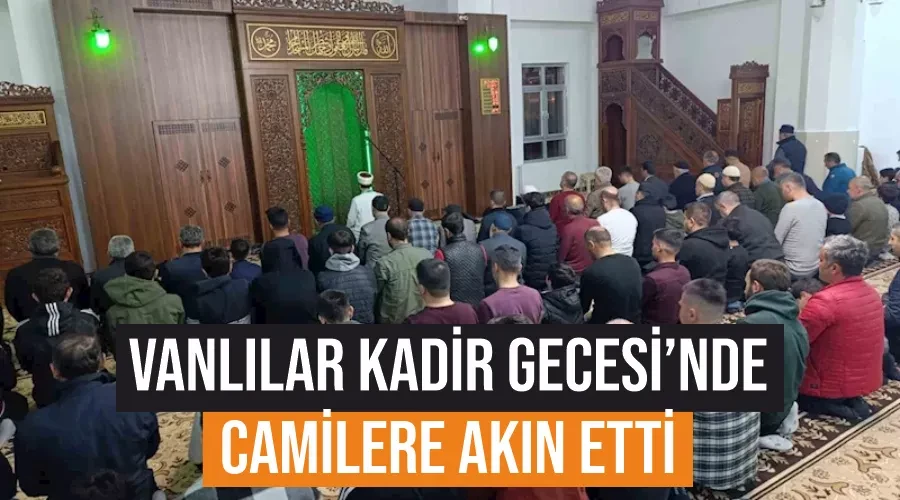 Vanlılar Kadir Gecesi’nde camilere akın etti