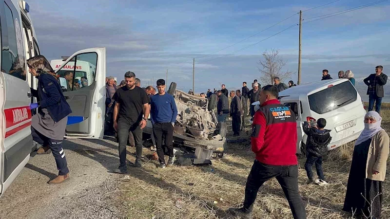 Van’da zincirleme trafik kazası: 5 yaralı