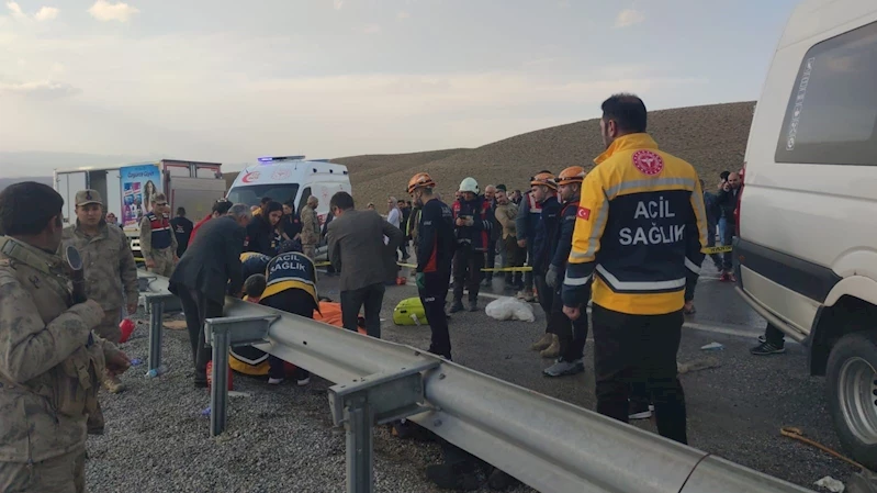 Van’da feci kaza: 6 ölü, 8 yaralı