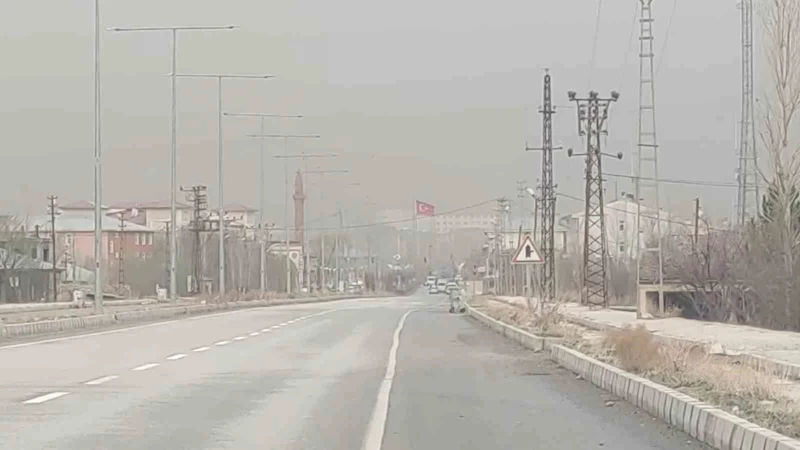 Van, toz bulutuyla kaplandı