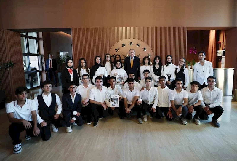 Cumhurbaşkanı Erdoğan, Ahlat’ta öğrencileri kabul etti